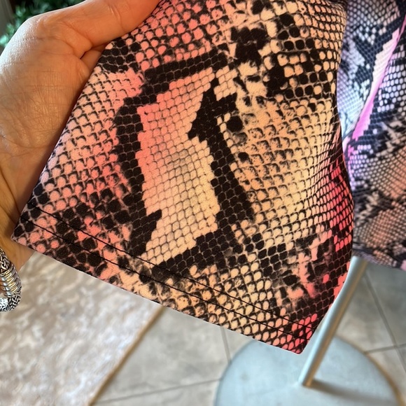 SIMPLY BE UK woman’s pink snakeskin pattern open front cardigan / stretch sz 26 - Picture 5 of 8